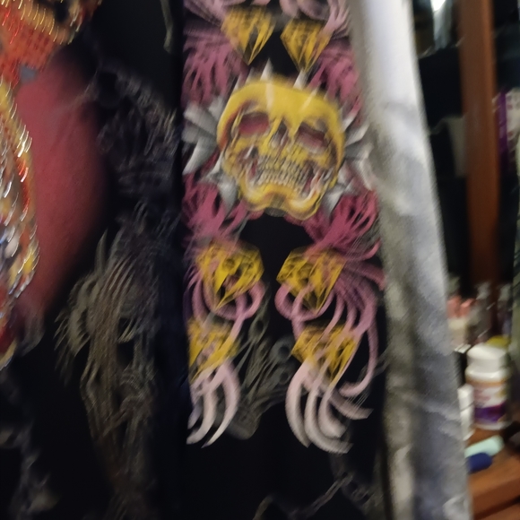 Ed Hardy gorgeous and very unique rhinestone king skull and chain shirt. XL - Picture 3 of 8